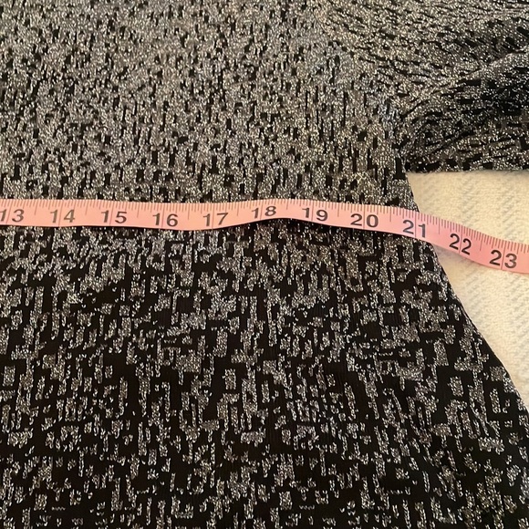 Chelsea & Theodore XL shimmer tunic w/asymmetrical hem. Perfect condition. ✨​​ - Picture 4 of 8